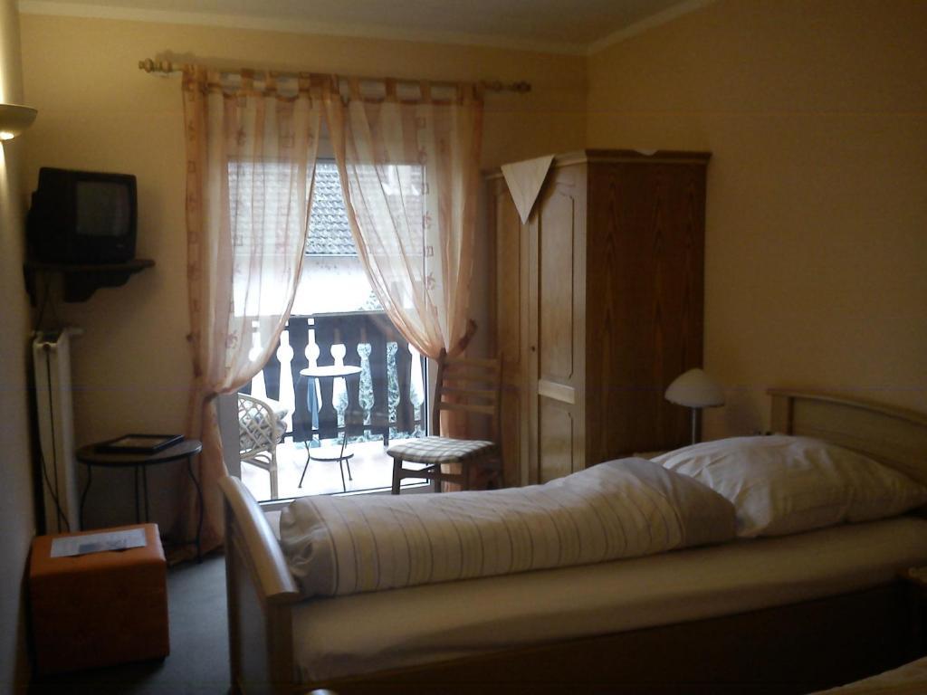 Hotel Zur Kueferschenke Nierstein Rum bild