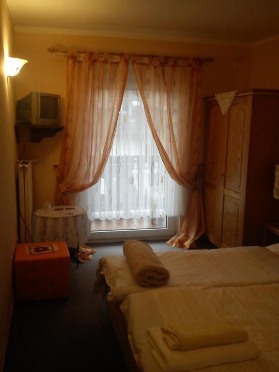 Hotel Zur Kueferschenke Nierstein Rum bild